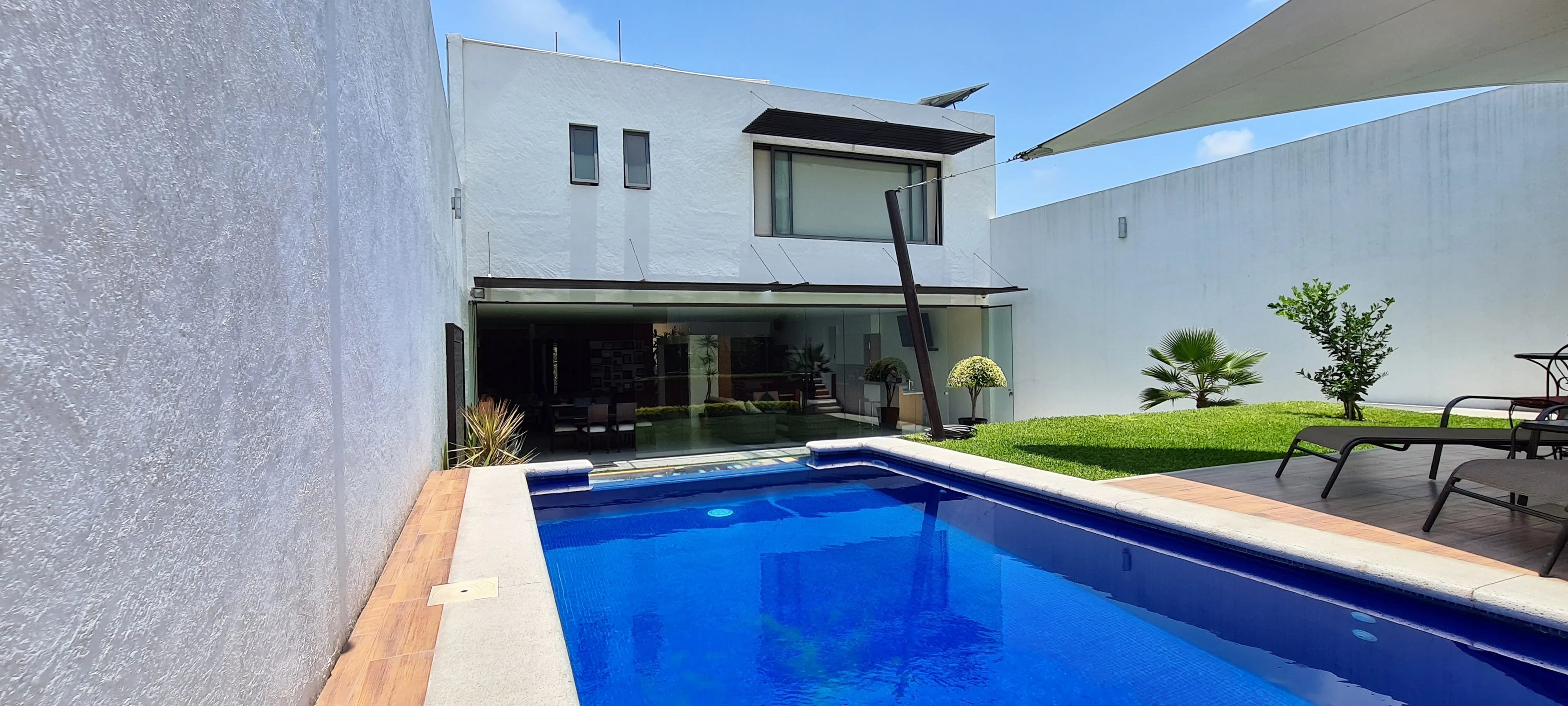 Casa en venta en Residencial Corinto, Temixco — 4 recámaras, alberca y paneles solares