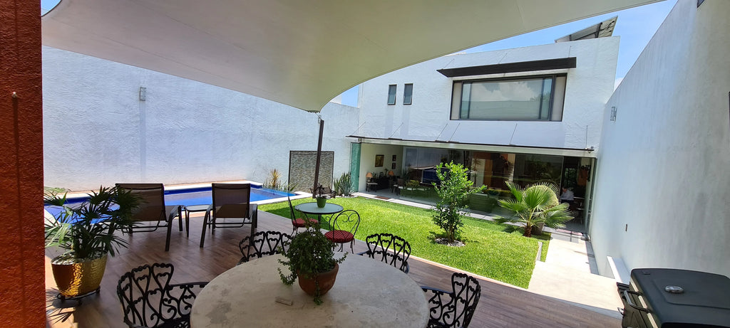 Casa en venta en Residencial Corinto, Temixco — 4 recámaras, alberca y paneles solares
