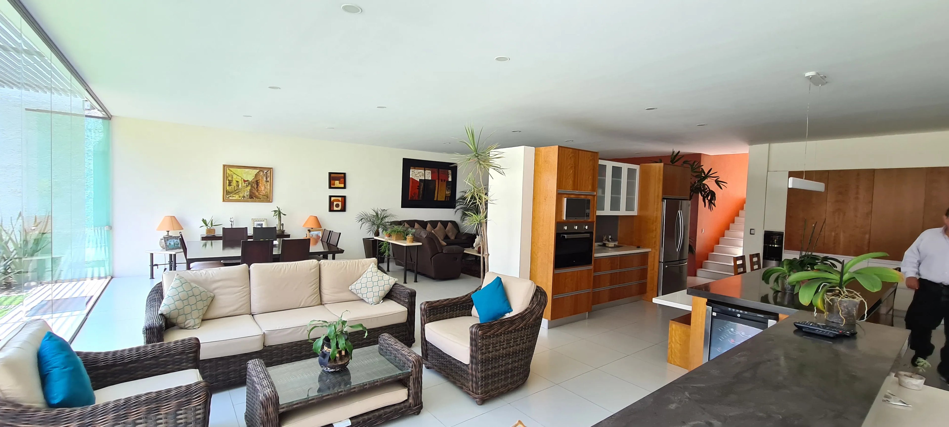 Casa en venta en Residencial Corinto, Temixco — 4 recámaras, alberca y paneles solares