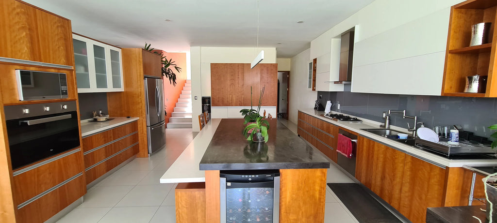 Casa en venta en Residencial Corinto, Temixco — 4 recámaras, alberca y paneles solares