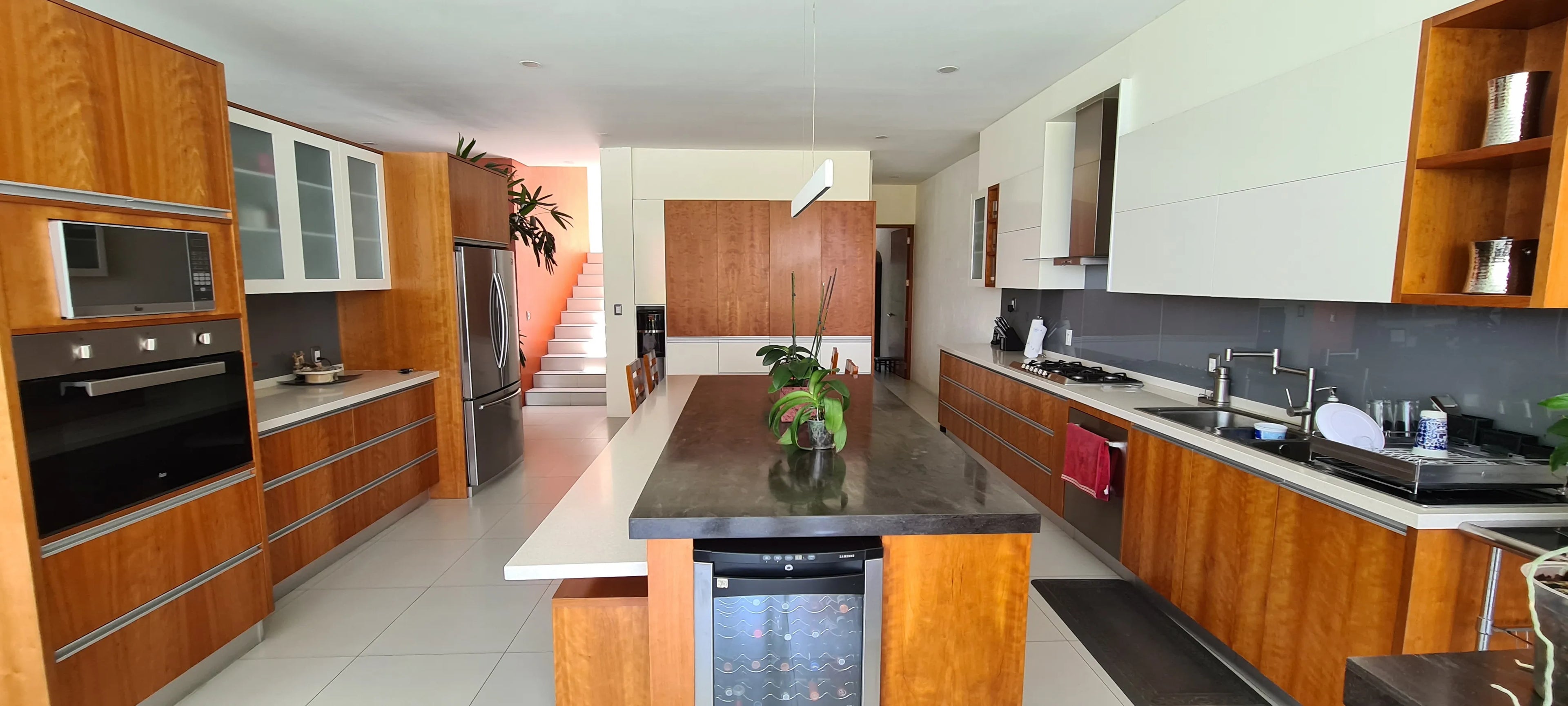 Casa en venta en Residencial Corinto, Temixco — 4 recámaras, alberca y paneles solares