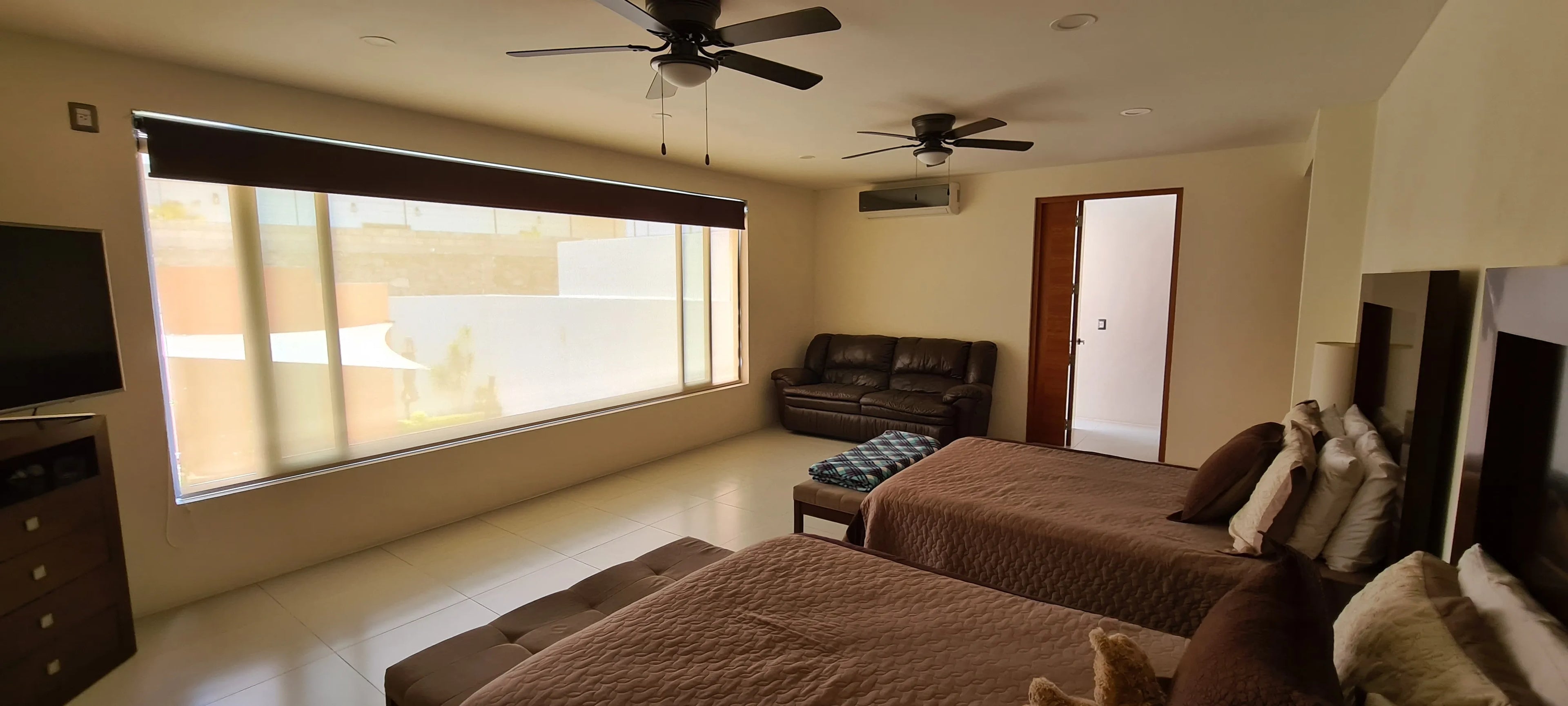 Casa en venta en Residencial Corinto, Temixco — 4 recámaras, alberca y paneles solares