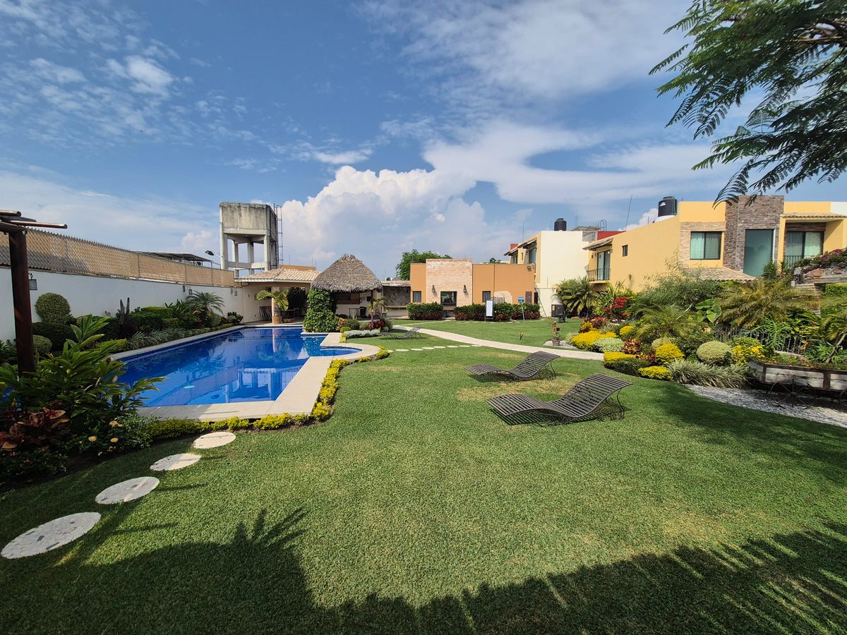 Jardín y alberca — Casa Brisas del Mar, Jiutepec
